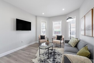 35 Sagamore Ave in Chelsea, MA - Building Photo - Building Photo