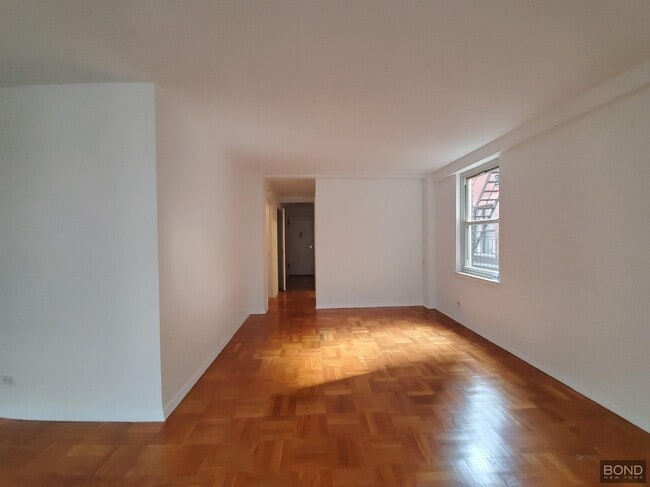 160 E 55th St in New York, NY - Building Photo - Building Photo