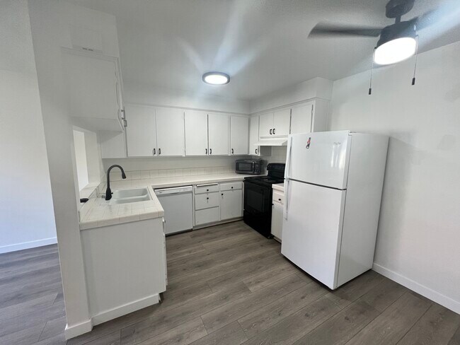 7905 Agnes Ave, Unit AGNES #4 in North Hollywood, CA - Foto de edificio - Building Photo