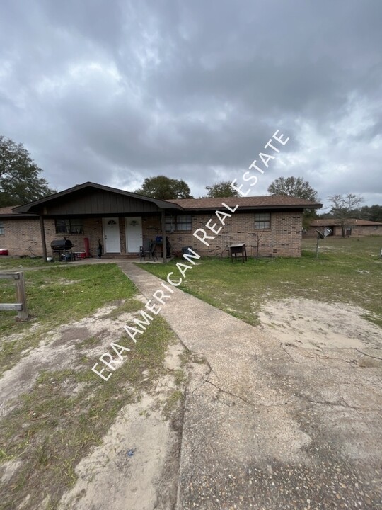 1044 N 20th St in Defuniak Springs, FL - Building Photo