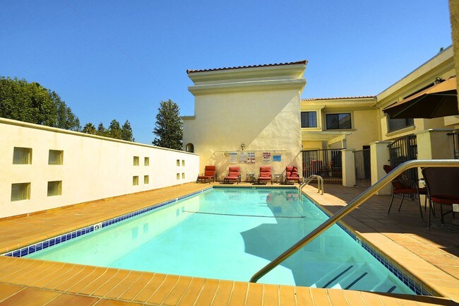 Las Casitas in Sherman Oaks, CA - Foto de edificio - Building Photo