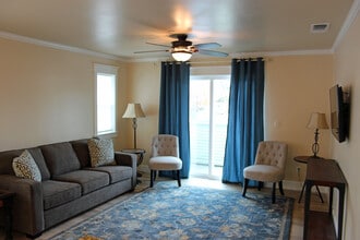 1413 Pine St in Paso Robles, CA - Building Photo - Building Photo