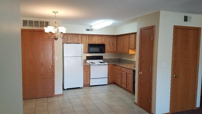 4705 Chadwick Rd, Unit 4705 Chadwick #8 in Cedar Falls, IA - Foto de edificio - Building Photo