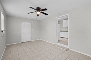 806 3rd Ave N in Texas City, TX - Building Photo