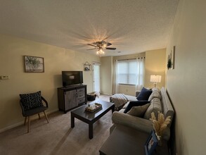 Monroeville Apartments at Belmont Ridge in Monroeville, PA - Foto de edificio - Building Photo