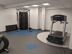 Apartments Tour Des Pins in Montréal, QC - Building Photo - Building Photo