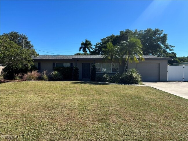 5521 Granada Rd in Ft. Myers, FL - Building Photo - Building Photo