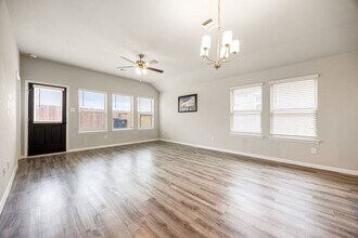 22630 Rosebush Hl Rd in Tomball, TX - Foto de edificio - Building Photo