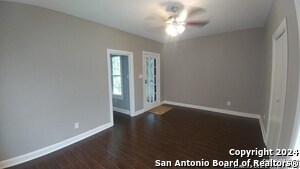 209 E Rosewood Ave-Unit -4 in San Antonio, TX - Building Photo - Building Photo