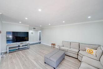 1800 N Gramercy Pl in Los Angeles, CA - Building Photo - Interior Photo