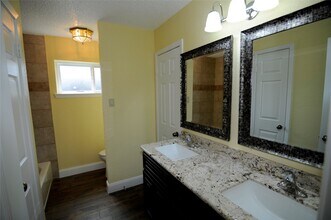 1903 Brushy Creek Dr in Sugar Land, TX - Building Photo - Building Photo