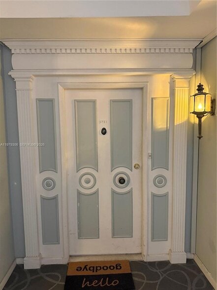 5255 Collins Ave, Unit 7B in Miami Beach, FL - Foto de edificio - Building Photo