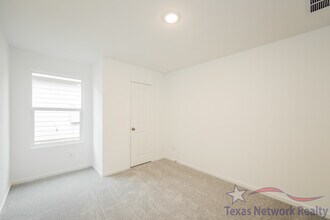 8523 Logan Sapphire in San Antonio, TX - Foto de edificio - Building Photo