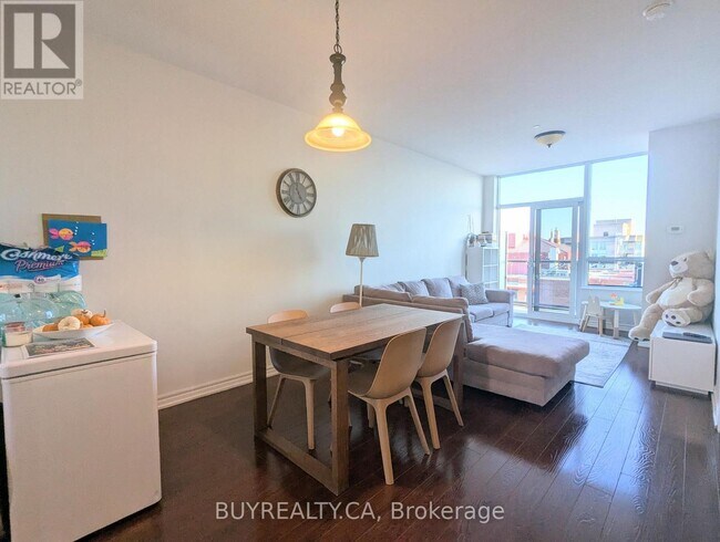 35 Saranac Blvd in Toronto, ON - Building Photo - Building Photo
