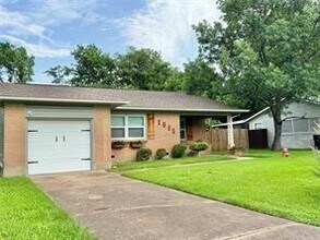 1015 W Sycamore St in Sherman, TX - Building Photo - Building Photo