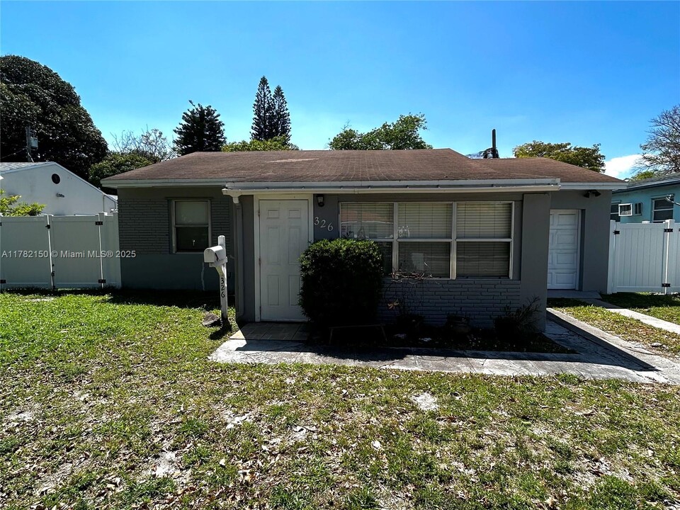 326 N 24th Ave in Hollywood, FL - Building Photo