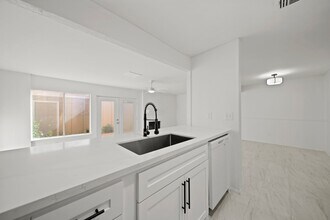 11650 Village Pl Dr in Houston, TX - Building Photo - Building Photo