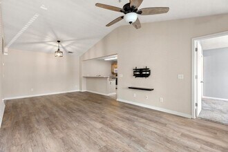 1385 S Donahue Dr in Auburn, AL - Building Photo - Building Photo