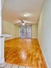 8245 Lake Dr in Doral, FL - Building Photo - Building Photo