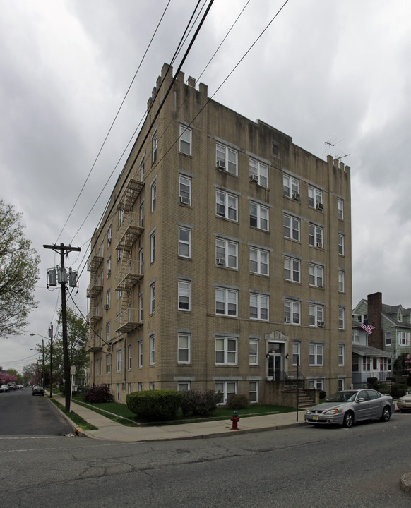 217 Greylock Ave in Belleville, NJ - Foto de edificio