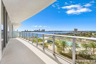 220 Lake Shore Dr, Unit 1015 in Lake Park, FL - Building Photo