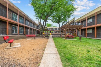 Marisol Villas Apartments in Garland, TX - Foto de edificio - Building Photo