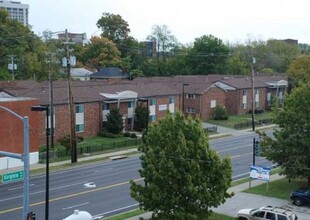 Bluegrass Commons in Lexington, KY - Foto de edificio - Building Photo