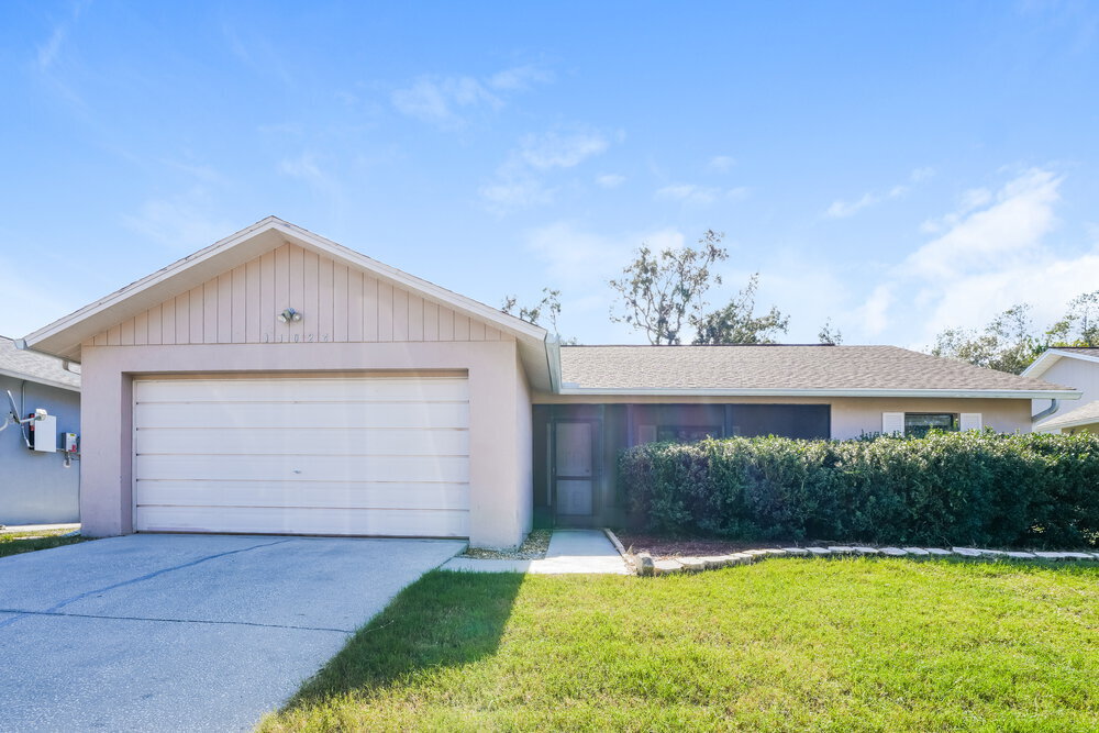 11024 Bentwood Ct in New Port Richey, FL - Foto de edificio