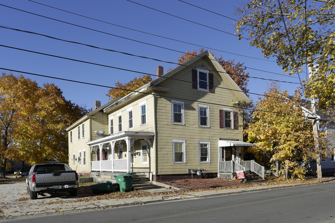 18 Winter St in Rochester, NH - Foto de edificio