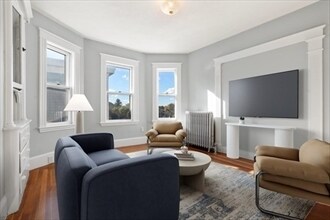 811 Somerville Ave, Unit 2L in Somerville, MA - Foto de edificio - Building Photo