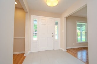 1813 Crossgate Ln in Louisville, KY - Building Photo - Building Photo