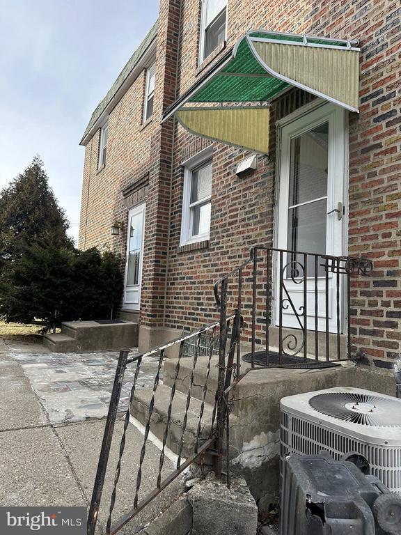 property at 1215 Englewood St