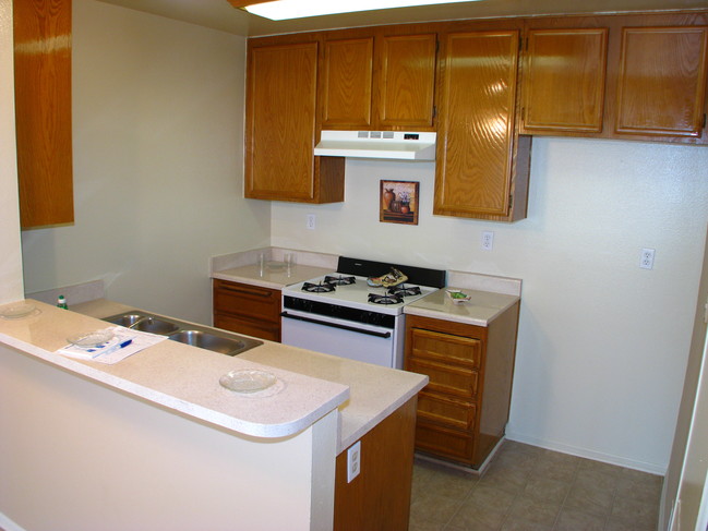 Sunrise Apartments in Riverside, CA - Building Photo - Building Photo