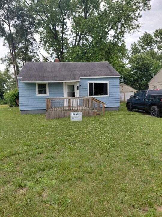 3220 Vermont Pl in South Bend, IN - Building Photo