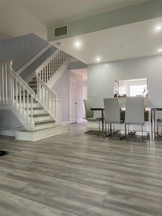 10018 Hammocks Blvd in Miami, FL - Building Photo