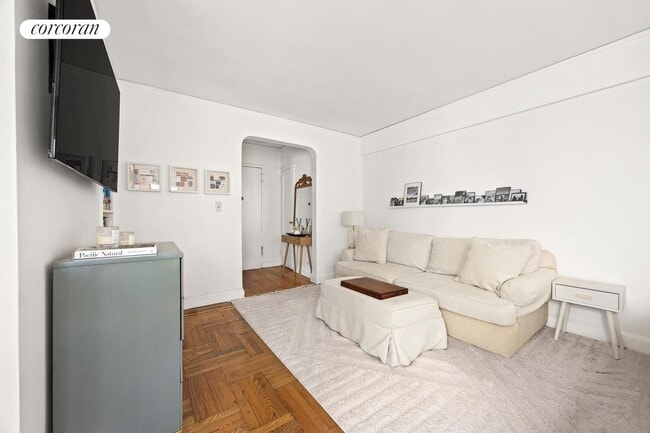 25 Minetta Ln in New York, NY - Building Photo - Building Photo