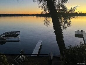 7420 Locklin Ct in West Bloomfield Township, MI - Building Photo - Building Photo