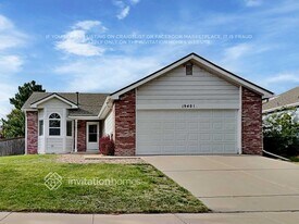 19401 E 45th Ave in Denver, CO - Building Photo