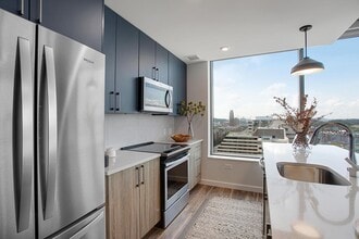 2010 West End in Nashville, TN - Building Photo - Building Photo