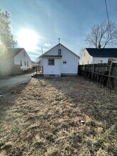 23352 Hoover Ave in Hazel Park, MI - Building Photo - Building Photo