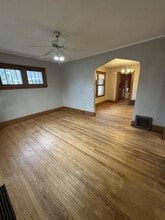 2417 E Ave NE in Cedar Rapids, IA - Building Photo - Building Photo