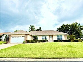 2130 Saxon Ln in Lakeland, FL - Building Photo - Building Photo