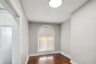 2128 Hollins St in Baltimore, MD - Building Photo - Building Photo