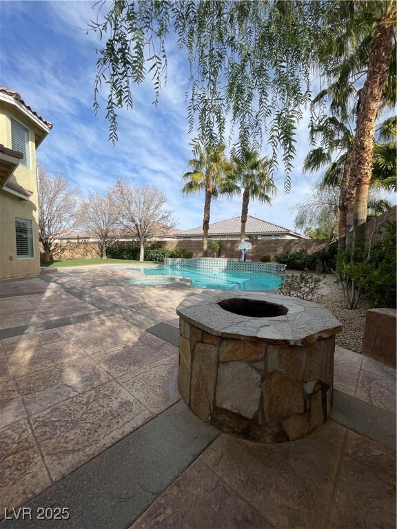 11002 Inverlochy Ct in Las Vegas, NV - Foto de edificio - Building Photo