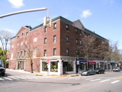 The Playhouse Condominiums in Great Neck, NY - Building Photo - Building Photo