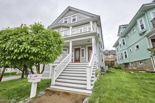 766 Belmont St, Unit 2 Apartamentos