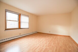 2107 W Farragut Ave, Unit #2C in Chicago, IL - Building Photo