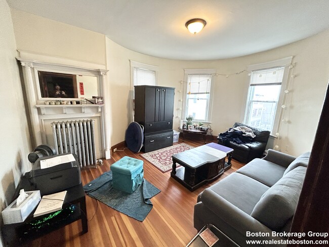 5 Sumner Sq, Unit 3