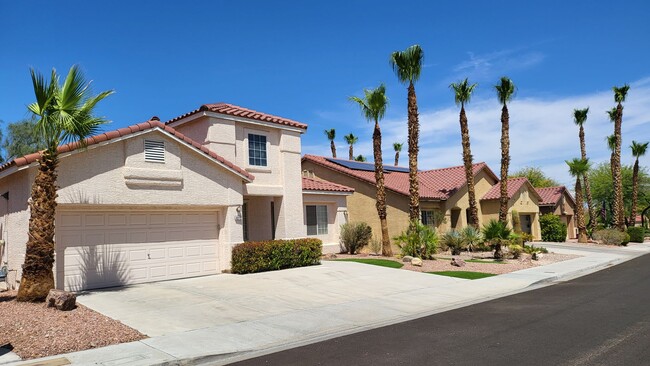 8212 Sedona Sunset Dr in Las Vegas, NV - Foto de edificio - Building Photo