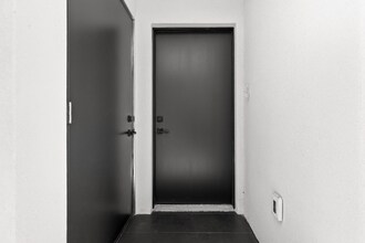 10939 Christine Way in Los Angeles, CA - Building Photo - Building Photo